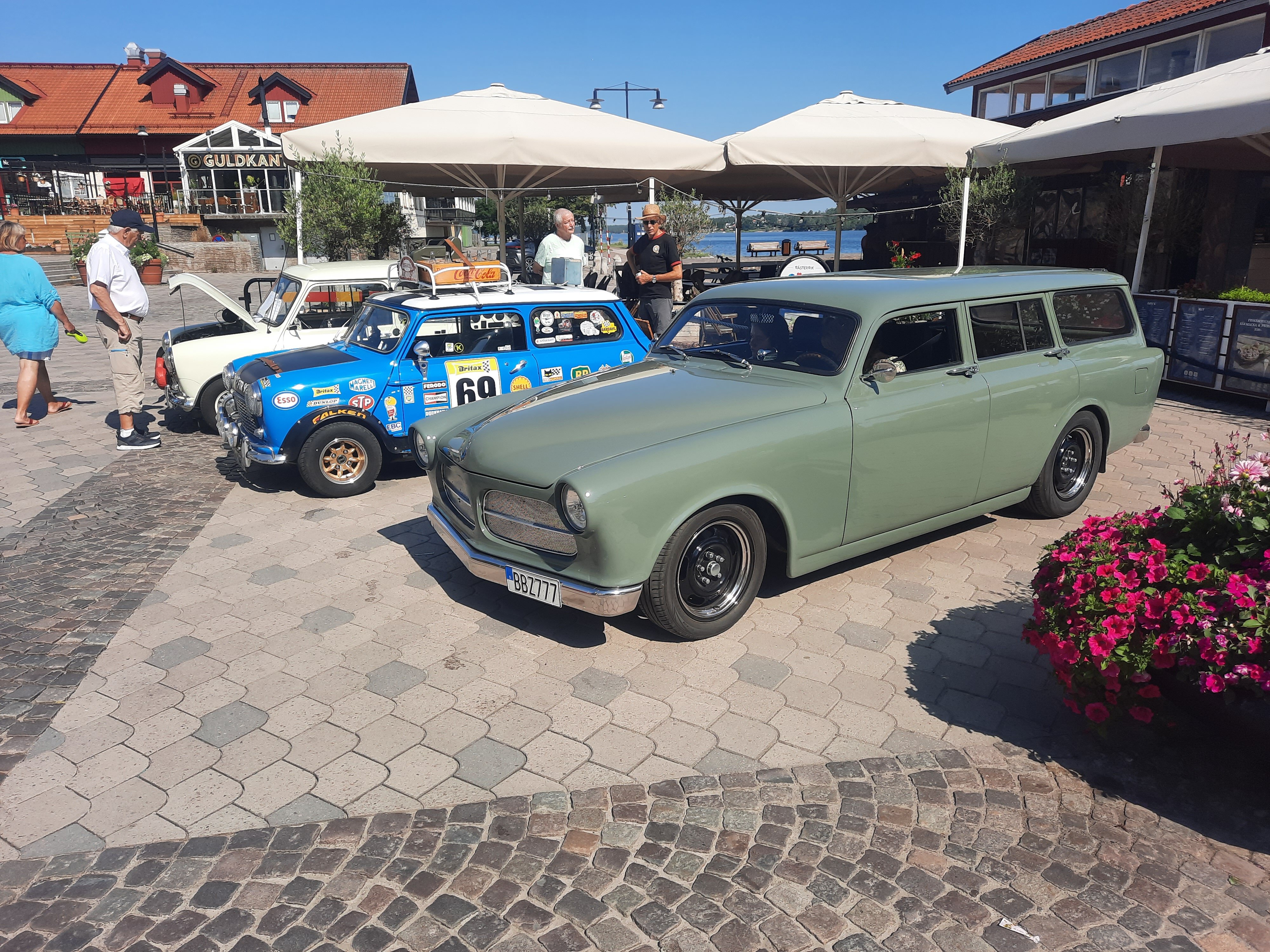 Tuffa och taksänkta! Väldekalerad Hundkoja och en Amazon kombi byggd av Göran Andersson.