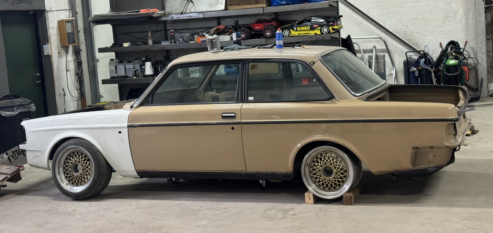 Volvo 242